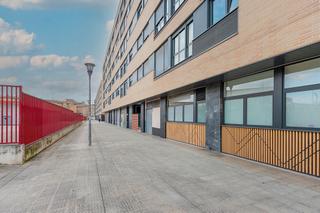Locale commerciale  C/ carmen baroja nessi. Solvia inmobiliaria  locales pamplonairuña