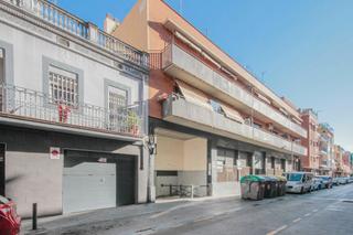 Pis  C/ rafael de casanovas. Solvia inmobiliaria  piso badalona
