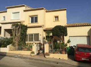 Maison jumelée  C/ sauc-altamira. Solvia inmobiliaria  chalet adosado benissa