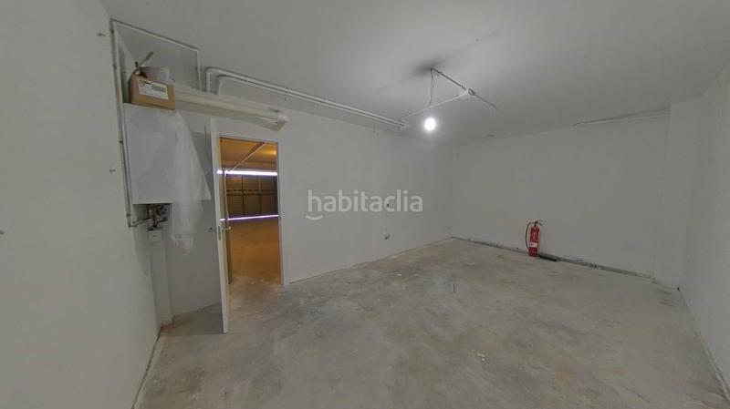 Foto 36047e50-45f7-4b15-8817-7c4fd290b803. Casa aparellada amb calefacció aparcament piscina a Santa Coloma de Gramenet