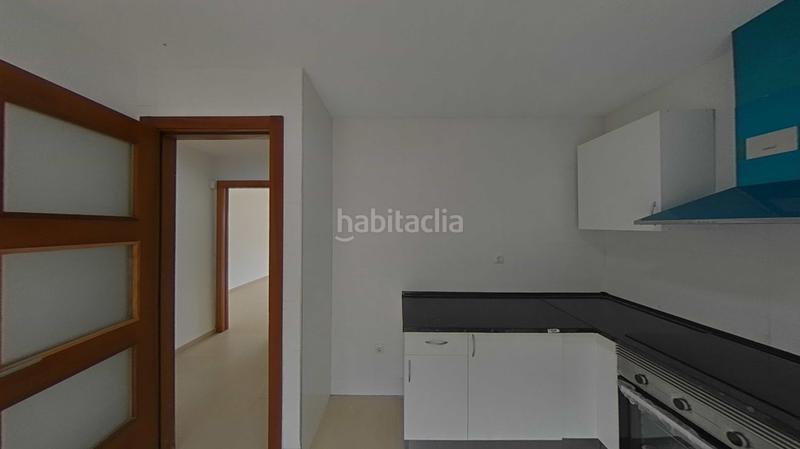 Foto 473b9163-7873-4cdb-a50c-71a2624b1a42. Casa aparellada amb calefacció aparcament piscina a Santa Coloma de Gramenet