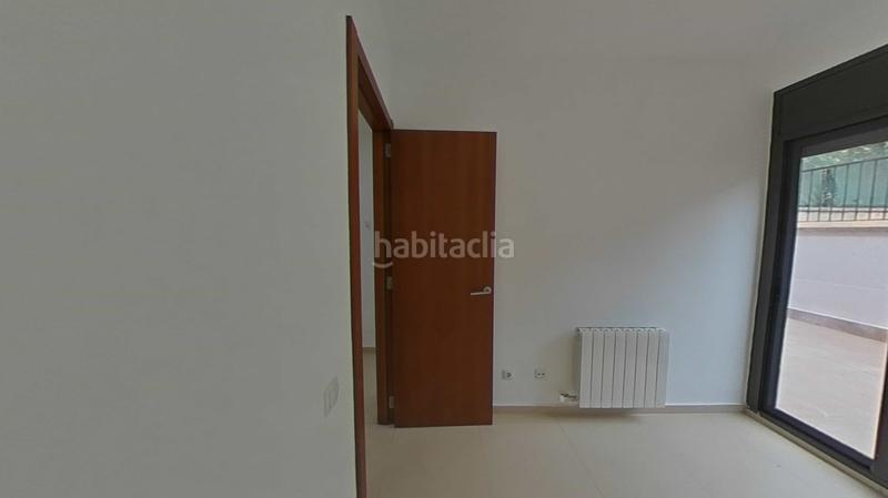 Foto 4938254a-7725-445b-8eed-60c6bdbc5f6d. Casa aparellada amb calefacció aparcament piscina a Santa Coloma de Gramenet