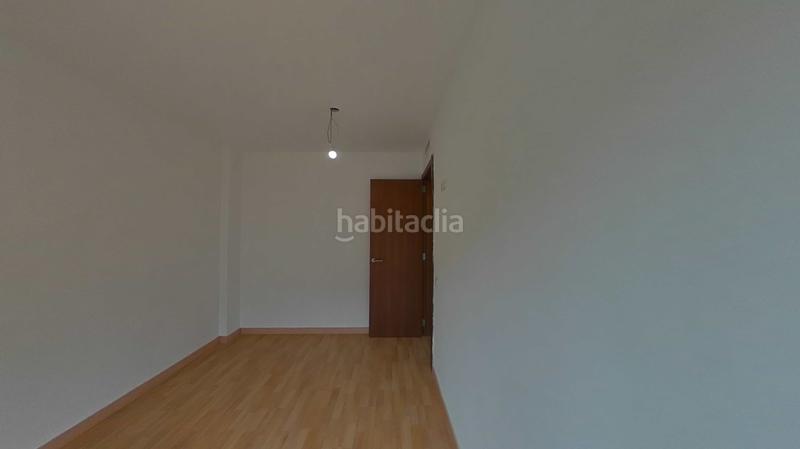 Foto 4b4cb267-2a8a-440c-bc09-dd66b6db397a. Casa aparellada amb calefacció aparcament piscina a Santa Coloma de Gramenet