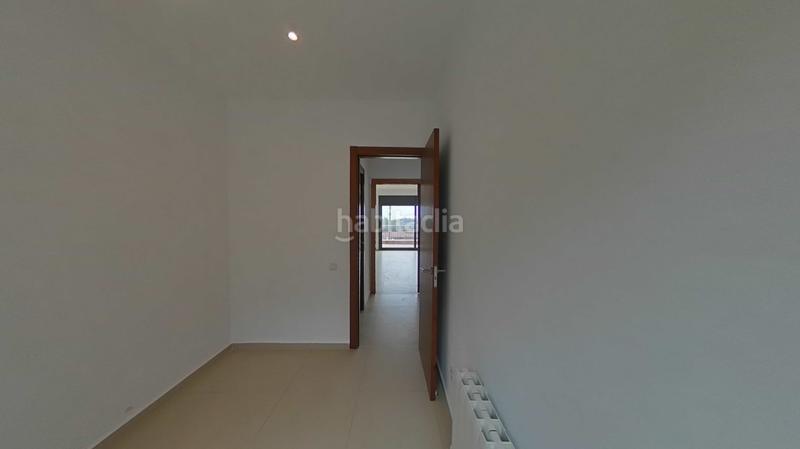 Foto 720d4450-1513-4ae3-9b4f-4a74ff07dbbe. Casa aparellada amb calefacció aparcament piscina a Santa Coloma de Gramenet