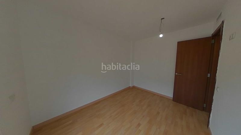 Foto 7f632539-e70c-4253-902b-21f4597314f3. Casa aparellada amb calefacció aparcament piscina a Santa Coloma de Gramenet