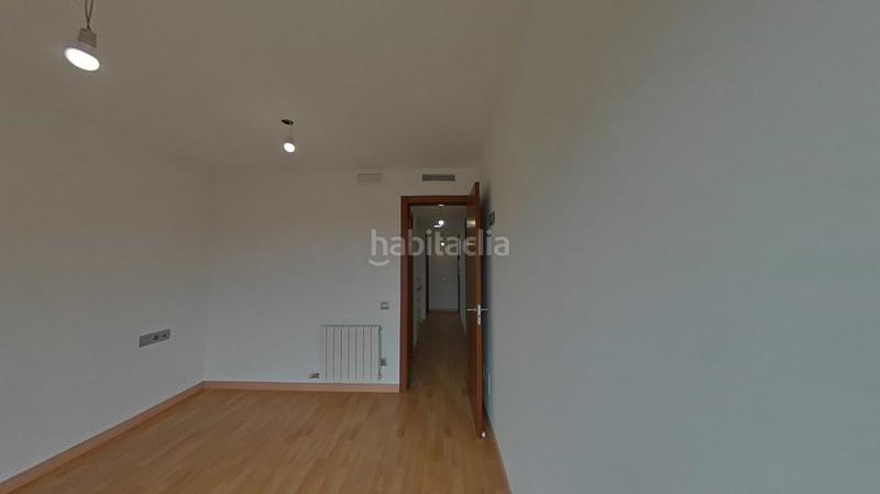 Foto 905c87bd-4cb6-4101-ba3f-44de414efa81. Casa aparellada amb calefacció aparcament piscina a Santa Coloma de Gramenet