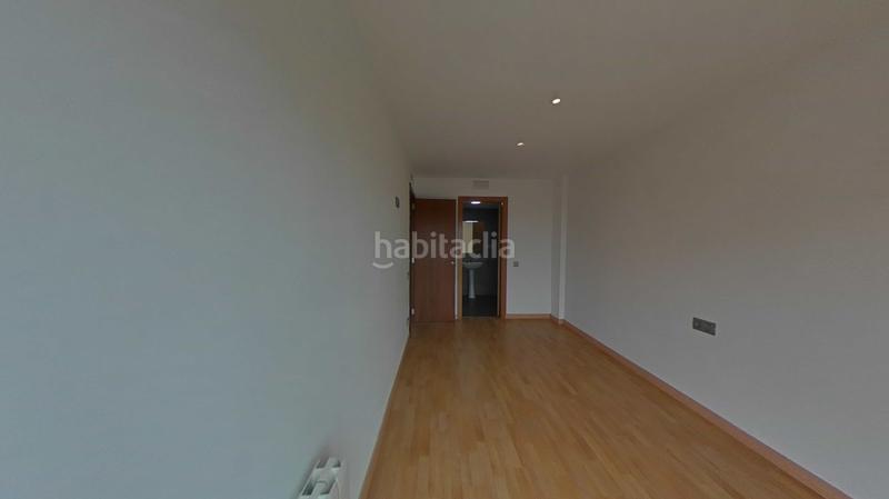 Foto bd00fd23-8ed7-4667-8d40-8f59bc050b4a. Casa aparellada amb calefacció aparcament piscina a Santa Coloma de Gramenet