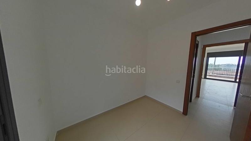 Foto d93b67ca-b7b4-4f45-a28a-9e2786d1fd3c. Casa aparellada amb calefacció aparcament piscina a Santa Coloma de Gramenet