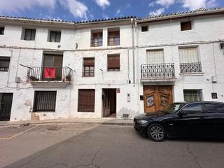Casa aparellada  C/ san sebastián. Solvia inmobiliaria  chalet adosado requena