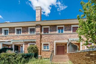 Casa aparellada  Ur ciudad del golf. Solvia inmobiliaria  chalet adosado grijota