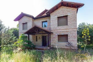 Chalet  C/ encina. Solvia inmobiliaria  chalet independiente villa del prado