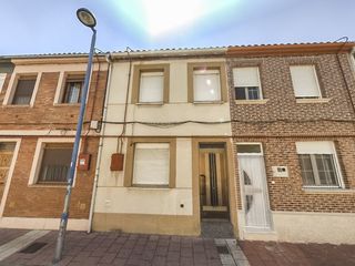 Chalet  C/ calle huerta de gandia. Solvia inmobiliaria  casa valladolid