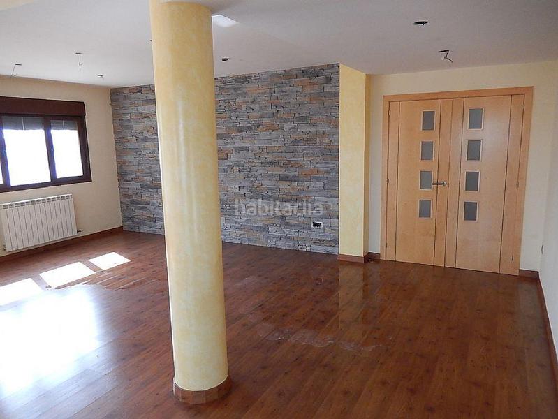 Foto d91fae9c-bfeb-45d0-810a-edf64b66db8f. Xalet a Gurrea de Gállego