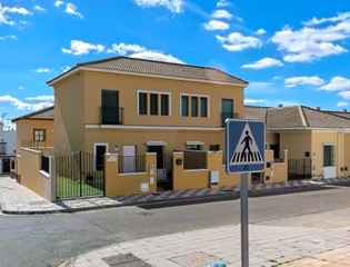 Casa aparellada  C/ dalí. Solvia inmobiliaria  chalet adosado burguillos