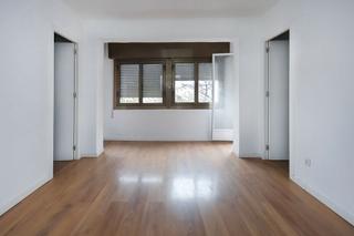Pis  Av torre roja. Solvia inmobiliaria  piso santa coloma de gramenet