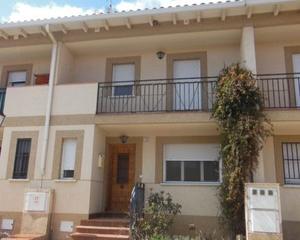 Maison jumelée  C/ mercedes rodríguez. Solvia inmobiliaria  chalet adosado mohernando
