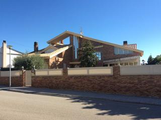 Xalet  C/ ribera del ebre. Solvia inmobiliaria  chalet independiente calafell