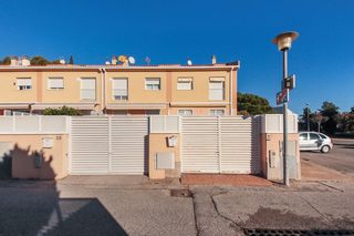 Casa bifamiliare  C/ de la cobertera. Solvia inmobiliaria  chalet adosado vendrell el