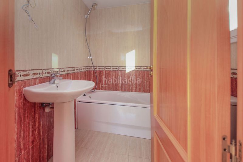 Foto 81f77336-0dca-4638-a7f5-1f1f3112205f. Casa aparellada a Bonavista Vendrell (El)