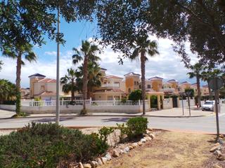 Chalet  C/ joaquín chaparrieta. Solvia inmobiliaria  chalet independiente guardamar del segura
