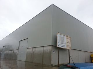 Fabrikhalle  Av arrieros - polígono río do pozo -. Solvia inmobiliaria  nave industrial narón