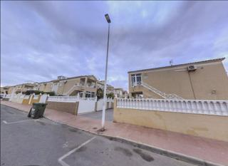 Casa pareada  C/ ramón imbernon verdu. Solvia inmobiliaria  chalet adosado torrevieja