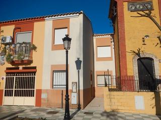 Casa aparellada  C/ arroyo claro. Solvia inmobiliaria  chalet adosado hinojos