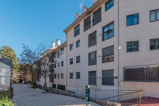 Pis  C/ plaza de la estación                    -  res los lares del. Solvia inmobiliaria  piso escorial el