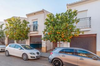 Casa aparellada  C/ la fuente. Solvia inmobiliaria  chalet adosado córdoba