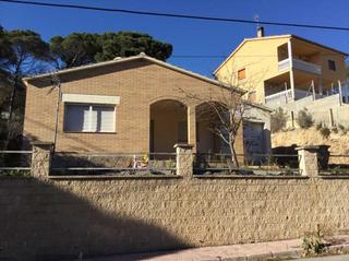 Xalet  C/ lavet. Solvia inmobiliaria  chalet independiente maçanet de la selva