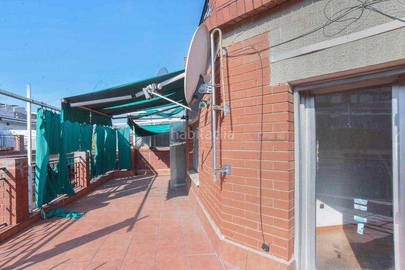 Foto 9f87ba06-3bc3-4fce-a2d6-c79beff07e27. Ático solvia inmobiliaria ático en Fondo Santa Coloma de Gramenet