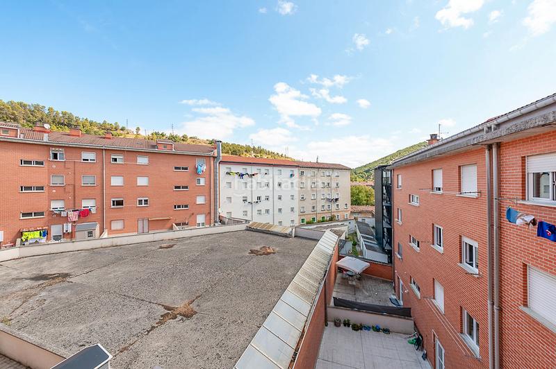 Foto f9c6c391-fb64-42ab-97a8-479874b59ff3. Piso solvia inmobiliaria piso villavaatarrabia en Villava / Atarrabia