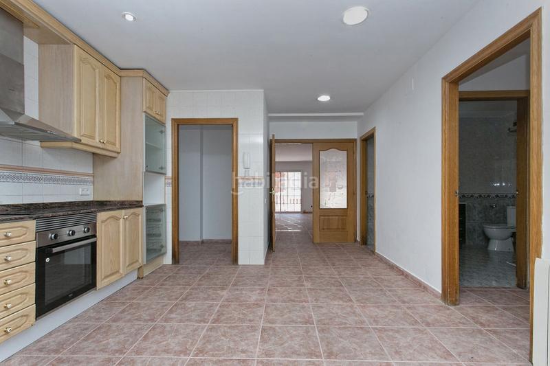 Foto 0d615d4b-9789-40c8-923f-bb7c3a0dfd0f. Casa pareada solvia inmobiliaria chalet adosado en Rubí