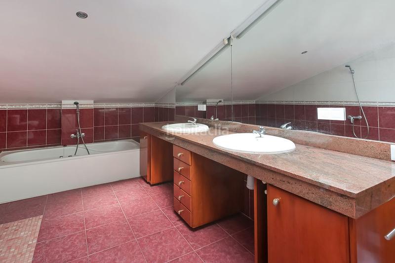 Foto fac5f5f8-6554-4c43-99a6-f69918a0db6b. Casa pareada solvia inmobiliaria chalet adosado en Rubí