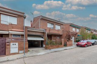 Casa aparellada  Av vía tarpeya. Solvia inmobiliaria  chalet adosado toledo