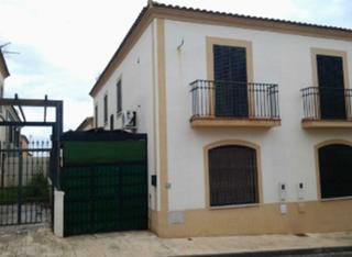 Casa aparellada  C/ doña elvira. Solvia inmobiliaria  chalet adosado burguillos
