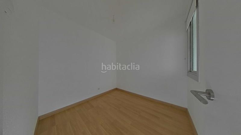 Foto 15f6ac9a-9c6f-42b3-be70-e979ecf01864. Pis a Singuerlín Santa Coloma de Gramenet