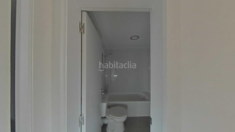 Foto 33f34fe9-2b33-4f58-b8ef-d82aad4b4b0c. Pis a Singuerlín Santa Coloma de Gramenet