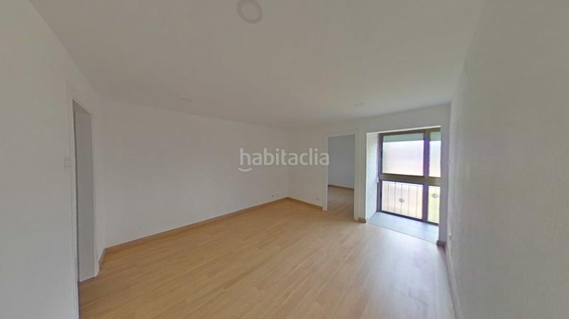 Foto 3bab5848-44b5-4320-8922-9fc8c2ca972a. Pis a Singuerlín Santa Coloma de Gramenet