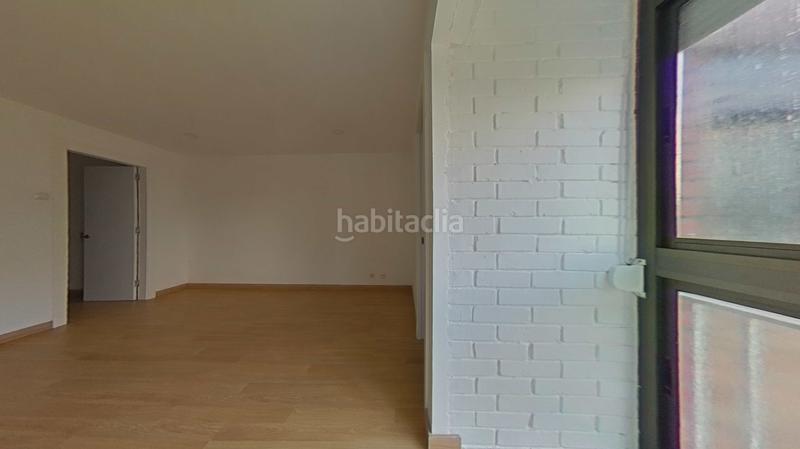 Foto 40976acf-4e40-44d0-8aec-f1e5c253da31. Pis a Singuerlín Santa Coloma de Gramenet