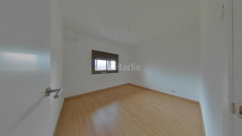 Foto 42fd8203-6598-4cc6-a498-76b56a2db484. Pis a Singuerlín Santa Coloma de Gramenet