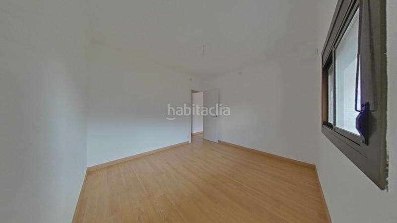 Foto 757f7466-09d7-4394-a7cc-b8e1504471f4. Pis a Singuerlín Santa Coloma de Gramenet