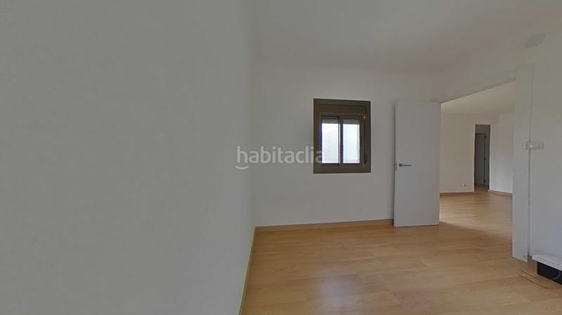 Foto facae5bc-edad-41bf-ba63-4519ef70b929. Pis a Singuerlín Santa Coloma de Gramenet