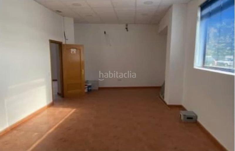 Foto 0e1a1e15-e86f-45b8-9e04-f0a701213316. Locale commerciale in Laguna Park Parla