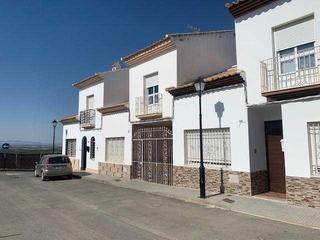 Casa aparellada  C/ río genil. Solvia inmobiliaria  chalet adosado santaella
