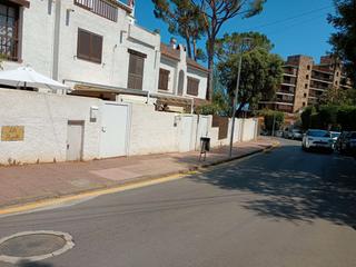 Doppelhaus  Av pau casals. Solvia inmobiliaria  chalet adosado calonge