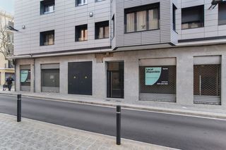 Lloguer Local Comercial  C/ muralla. Solvia inmobiliaria  locales mataró
