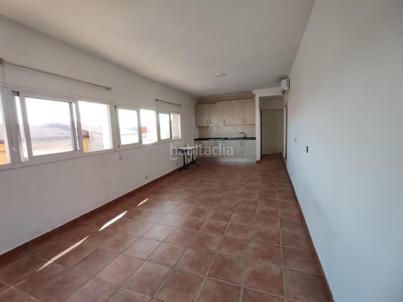 Foto 82b37aa5-b755-43ab-be42-d2d5e185c428. Chalet in Singuerlín Santa Coloma de Gramenet