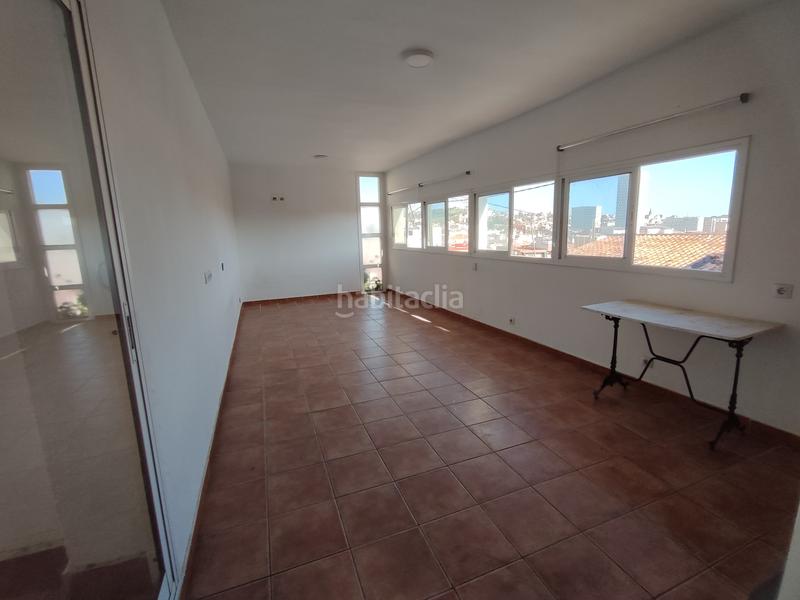 Foto a0622a26-73f7-4f02-b182-898c634b9670. Chalet in Singuerlín Santa Coloma de Gramenet