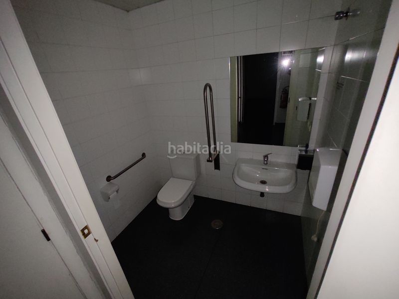 Foto fa97b827-205b-4f02-914e-4c98569ee50c. Local comercial a Zona Nord Alcoi